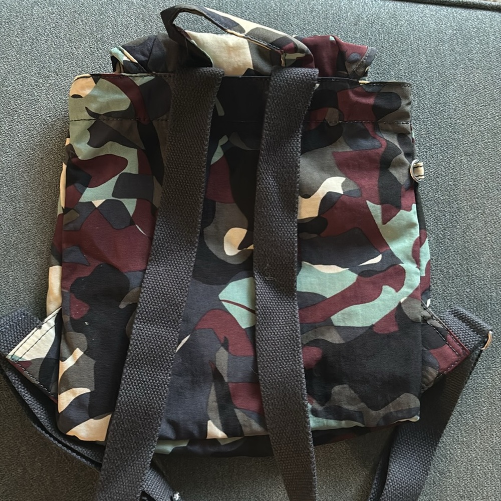 *NEW* Mini Backpack - Picture 2 of 3